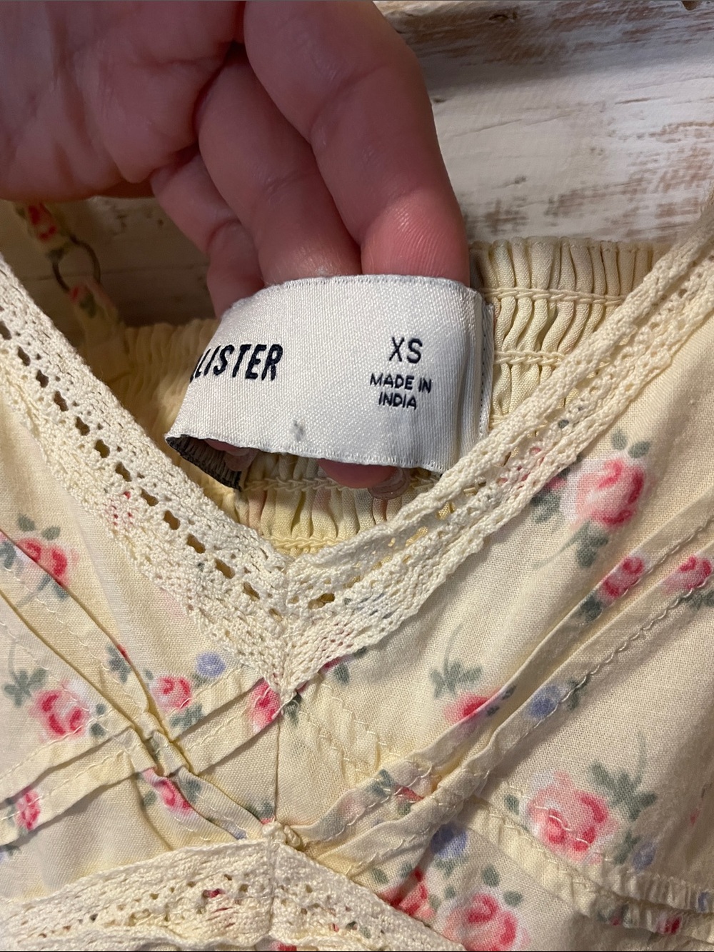 Hollister Pale Butter Yellow Floral Lace-Trim Cami Top Size XS - Picture 3 of 5